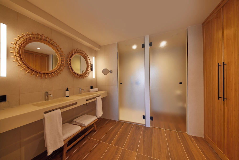 Suite (3 Adults + 1 Child)