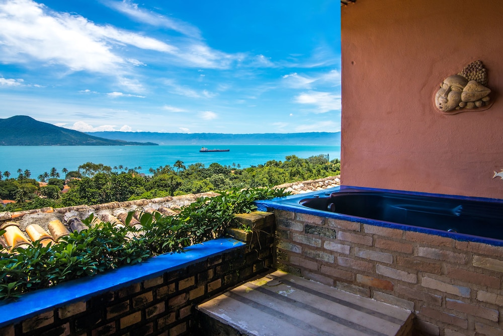 Deluxe Room, Hot Tub (14)
