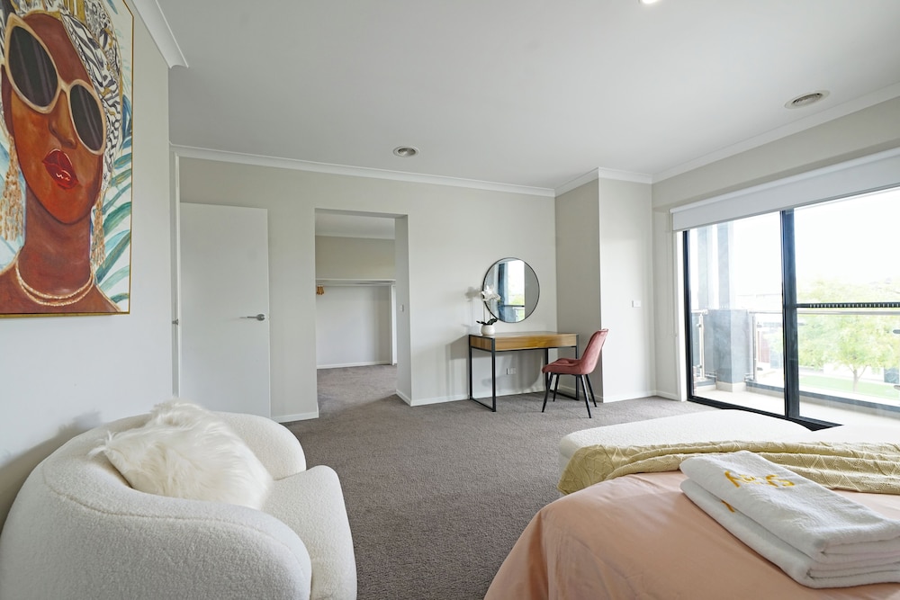 Grand House photo 3