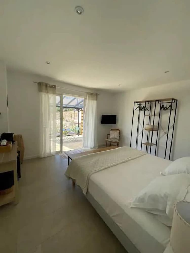 Classic Suite, Patio, Mountain View