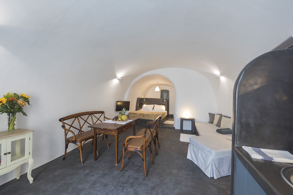 Two Bedroom Apartment with outdoor hot tub - Photo 3