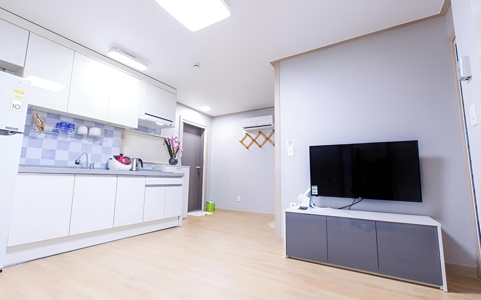 Room (Pine Room (Mountain View)) photo 2
