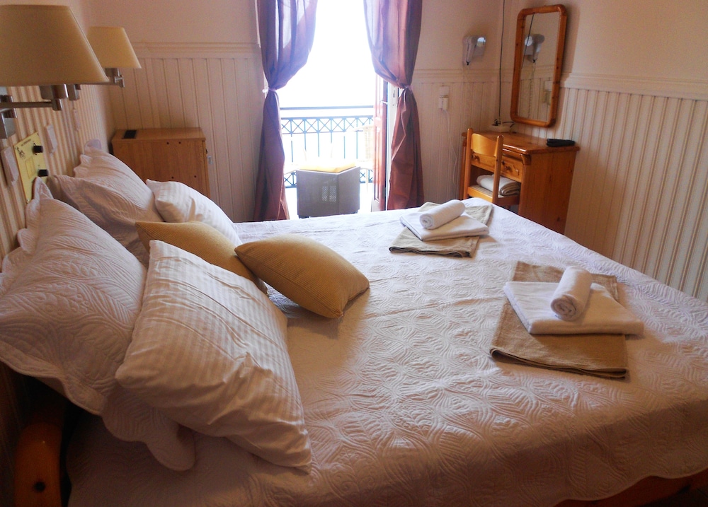 Standard Double Room, 1 Double or 2 Twin Beds, Sea View photo 2