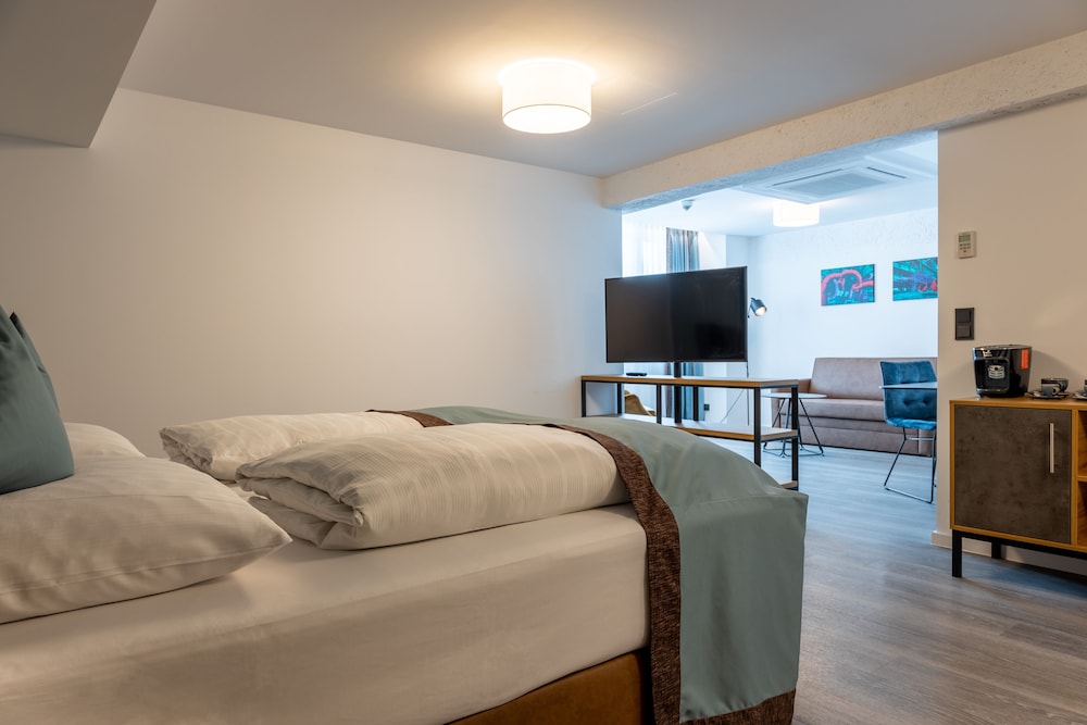 Standard Twin Room - Photo 7
