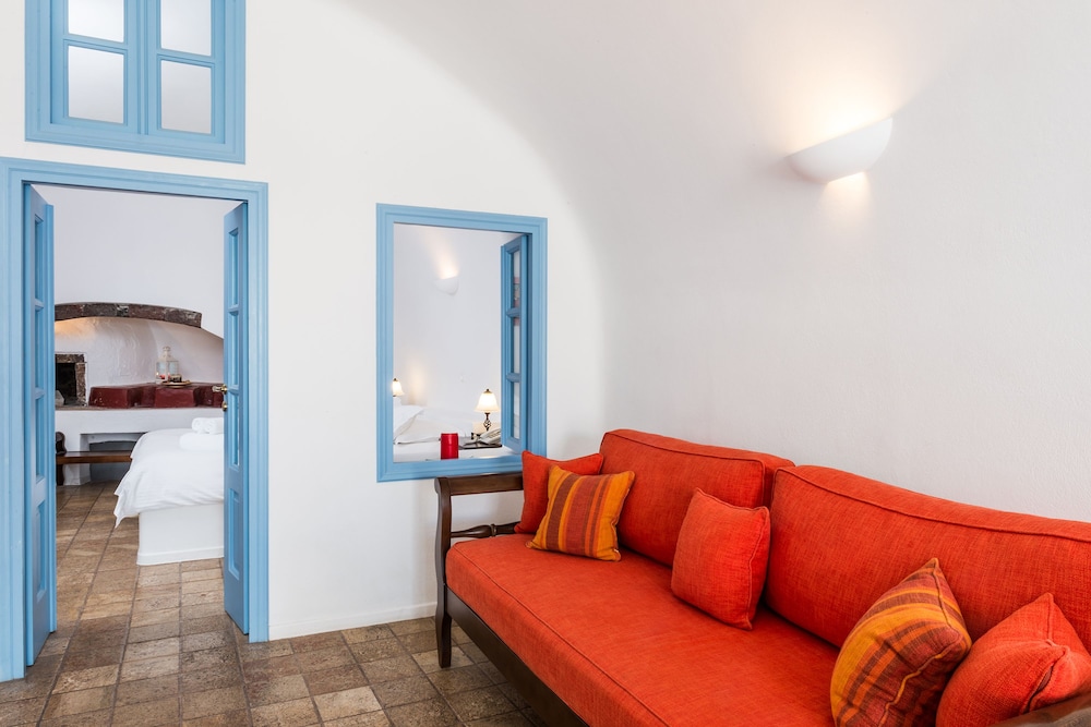 Junior Suite (Caldera View) - Photo 7
