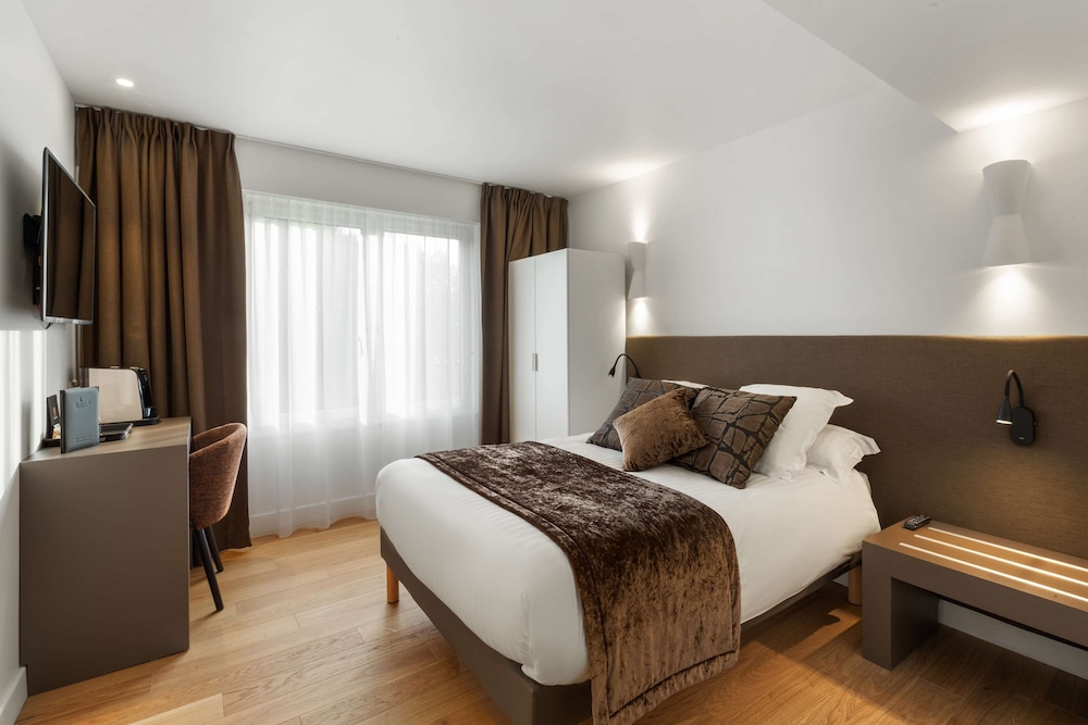 Standard Room, 1 Double Bed, Non Smoking - Photo 1