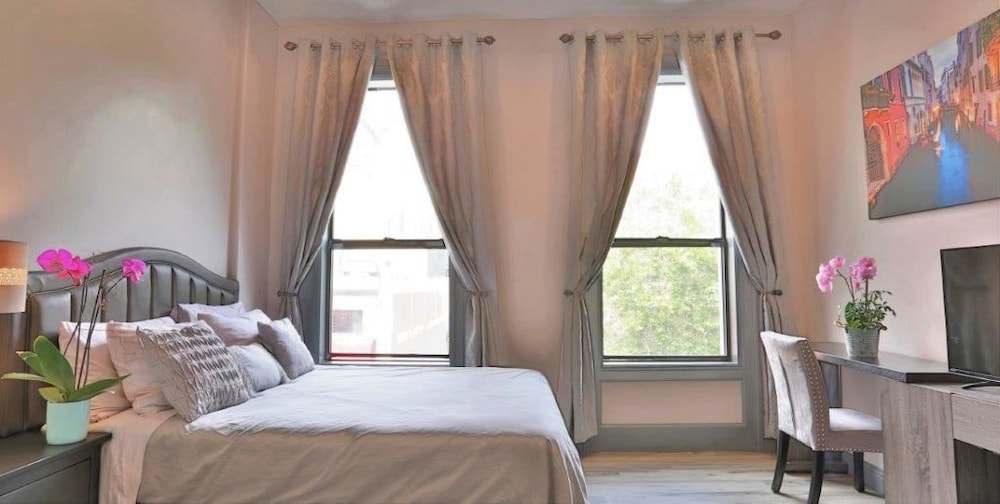 Queen Suite