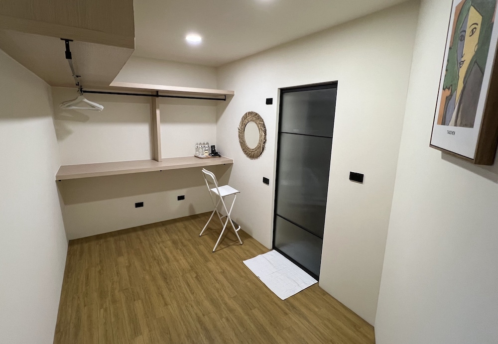 Family Quadruple Room, 1 Bedroom, City View photo 2