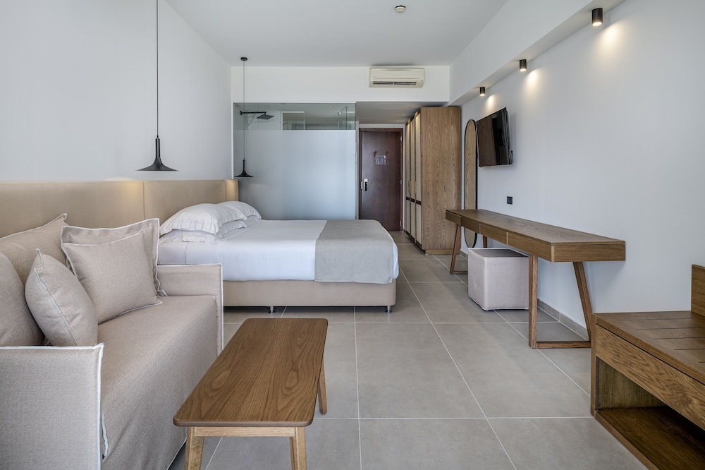 Standard Double or Twin Room, Land View - Photo 3