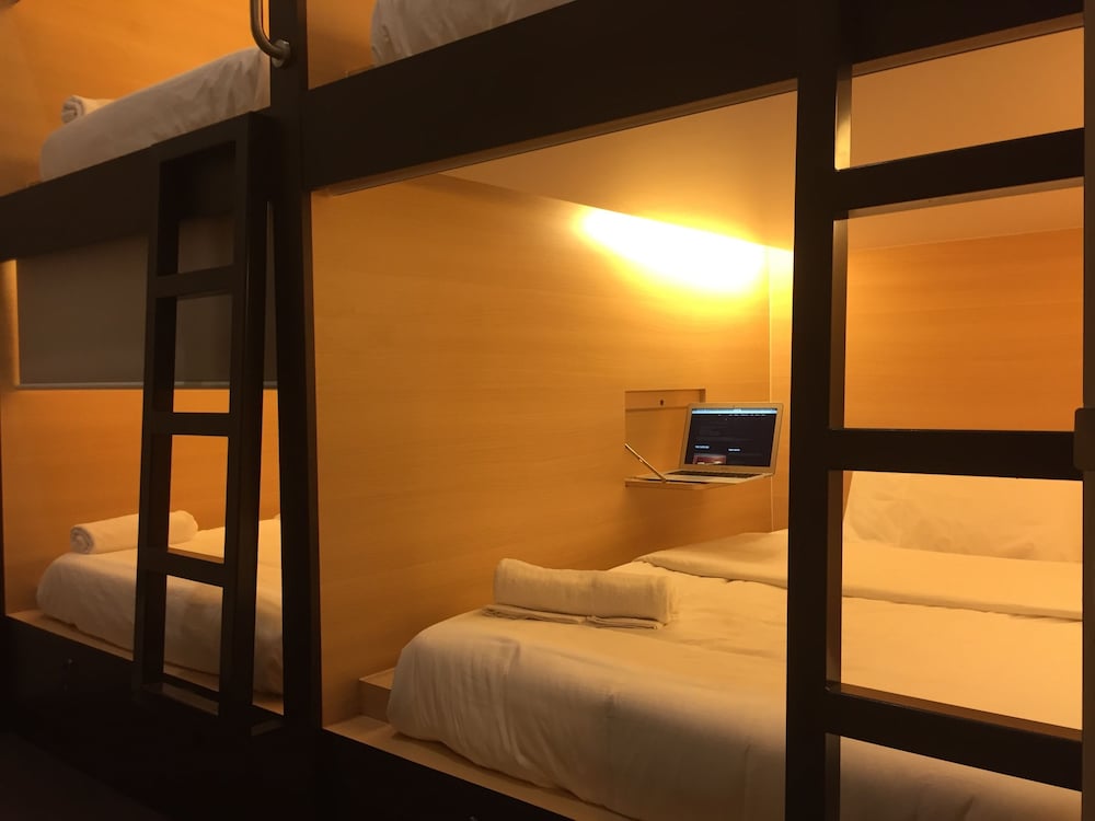 Premium Single Capsules Dormitory photo 3