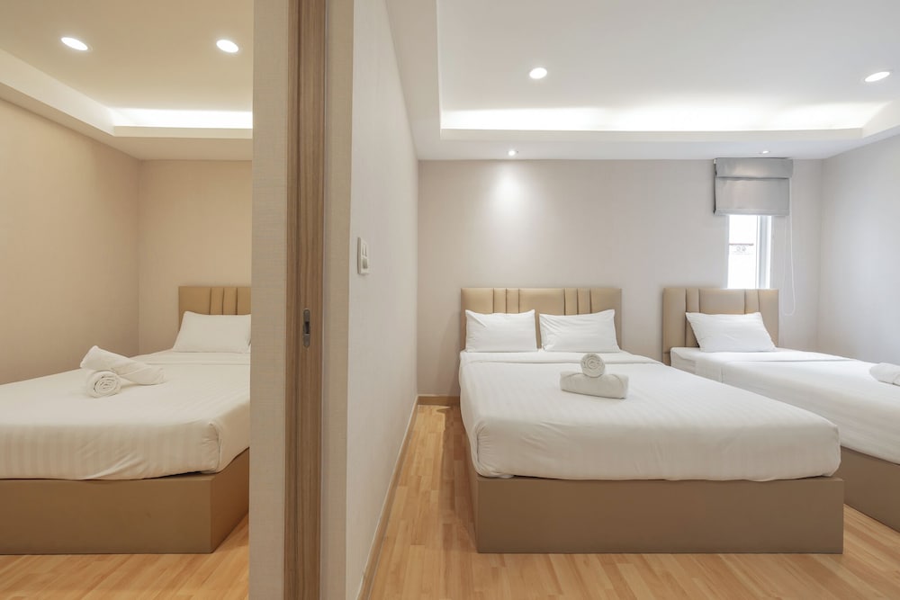 Junior Suite Family Room