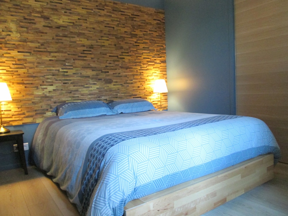 3 STAR GREEN DOOR APARTMENT
