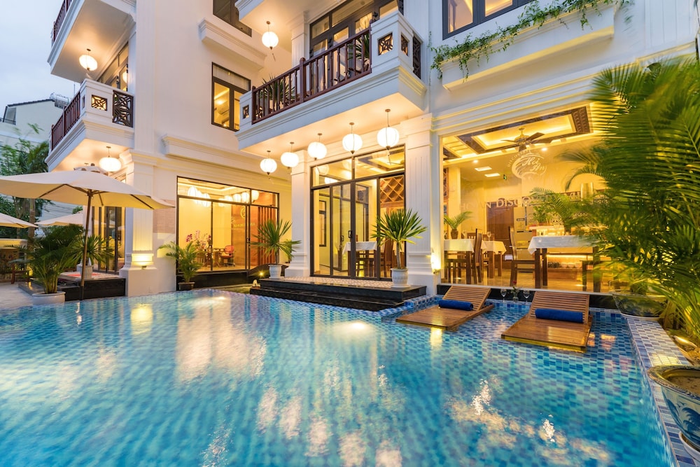 Superior Room, 1 King Bed, Private Bathroom