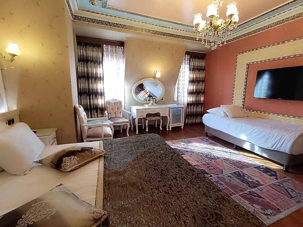 Family Suite, 1 Bedroom, City View photo 3