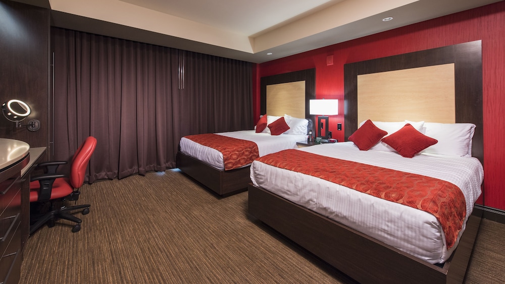 Standard Room, 2 Queen Beds (Standard Double Queen) - Photo 1