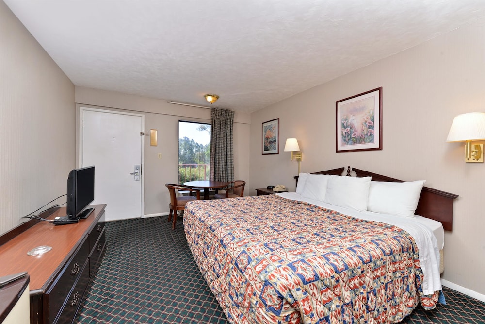 Room, 1 King Bed, Accessible, Non Smoking - Photo 7