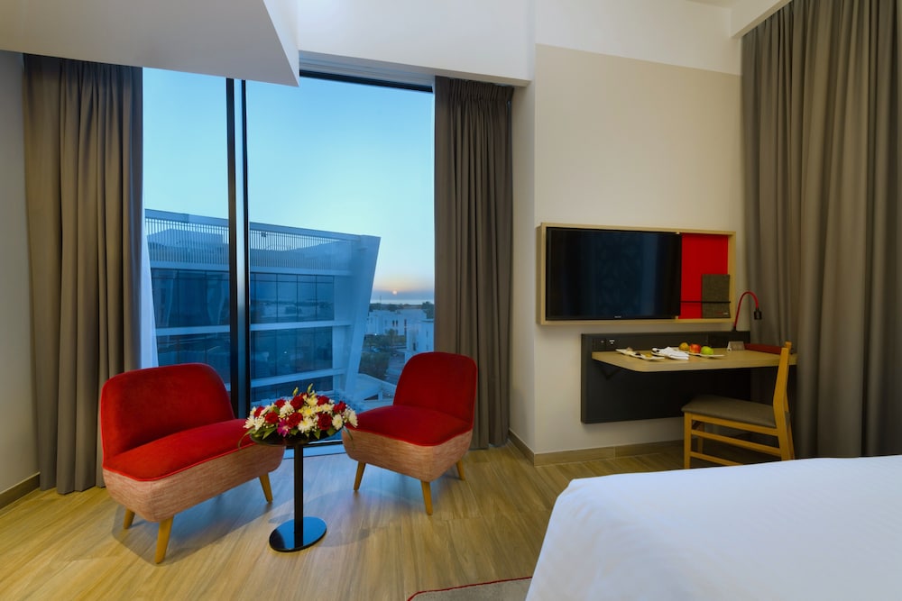 Business Room, 1 King Bed - Photo 2