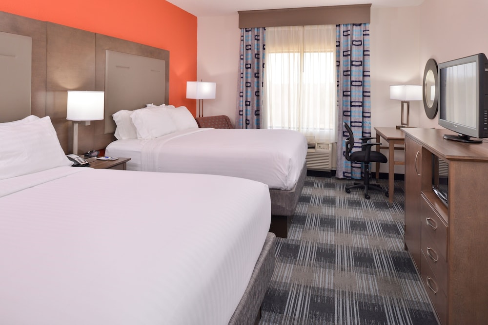 Standard Room, 2 Queen Beds, Mobility Accessible (Accessible Tub)