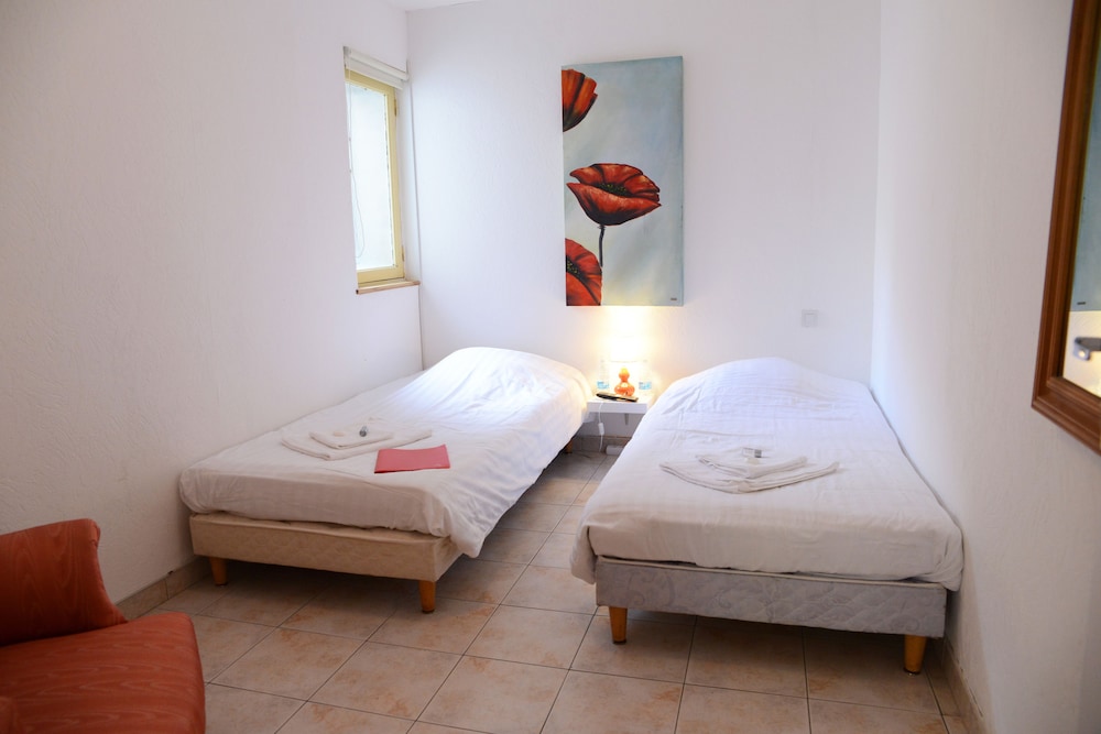 Classic Twin Room, 2 Twin Beds, Shared Bathroom (3) photo 1