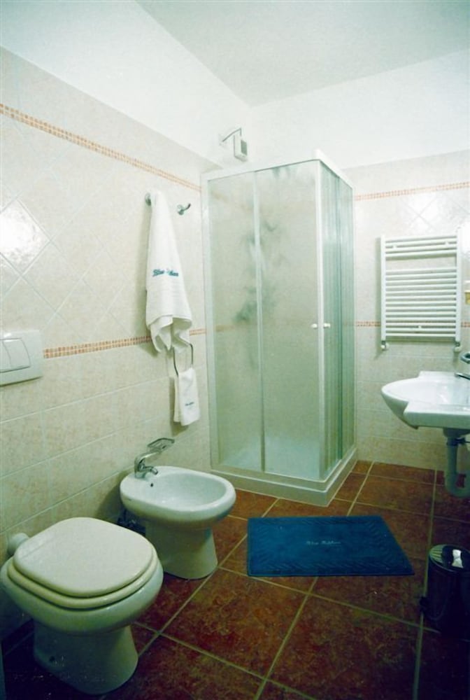 Basic Single Room, 1 Large Twin Bed photo 2