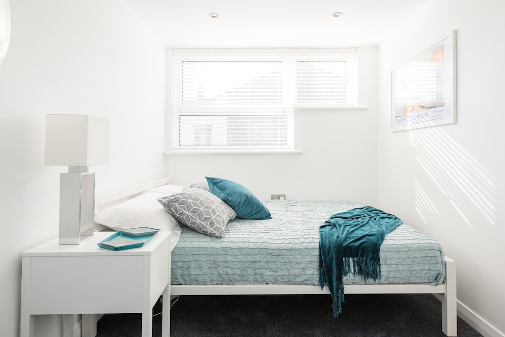 Brighton City Apartment *Parking Available* photo 1
