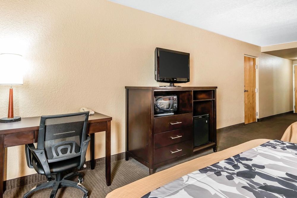 Room, 2 Queen Beds, Accessible, Non Smoking - Photo 3