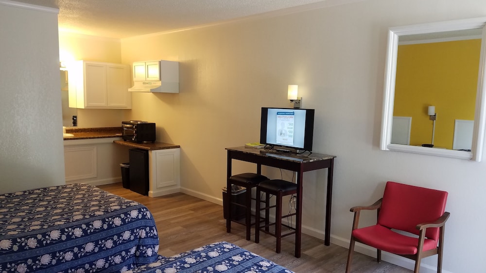 Comfort Room, 2 Double Beds, Kitchenette, Ground Floor photo 2