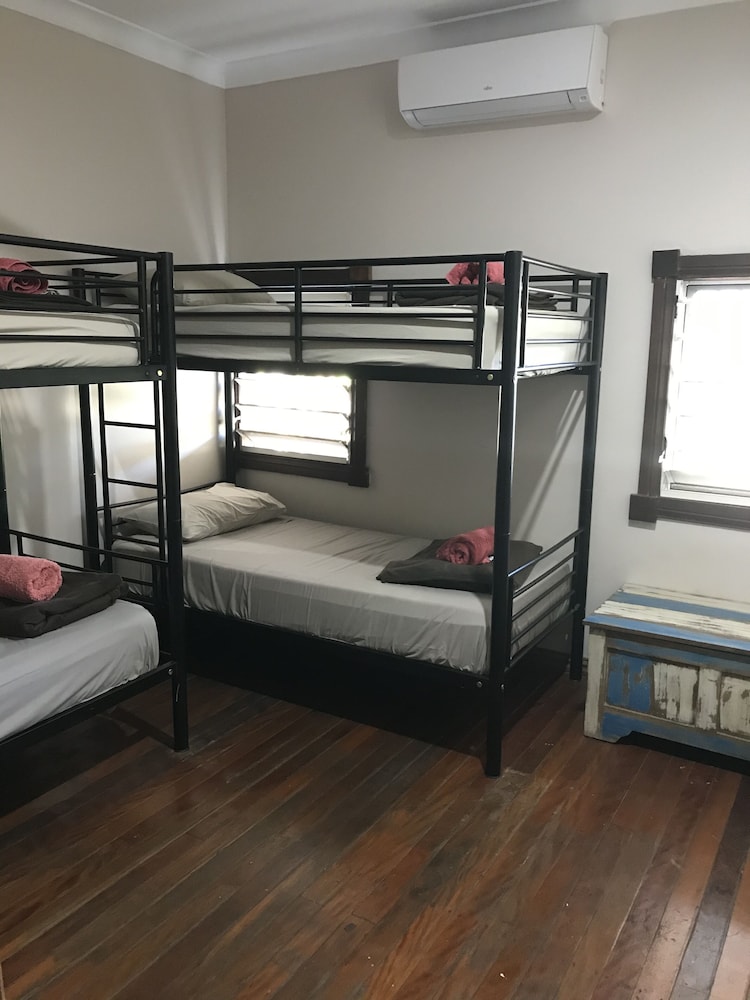 4 Bed Dorm: Mixed photo 1