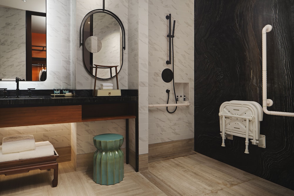 Accessible Room thumbnail 5