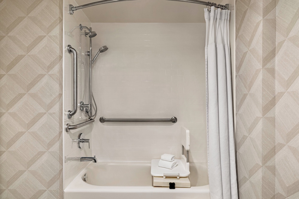 Premium Room, 2 Queen Beds, Accessible (Communications) photo 3