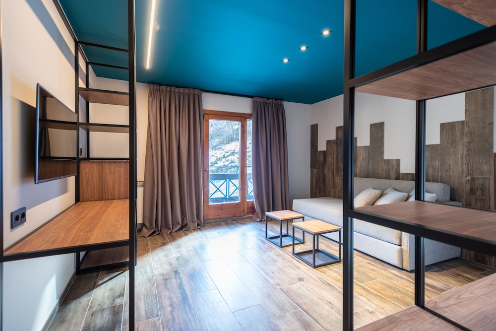 Junior Suite (3 Adults + 1 Child) photo 3