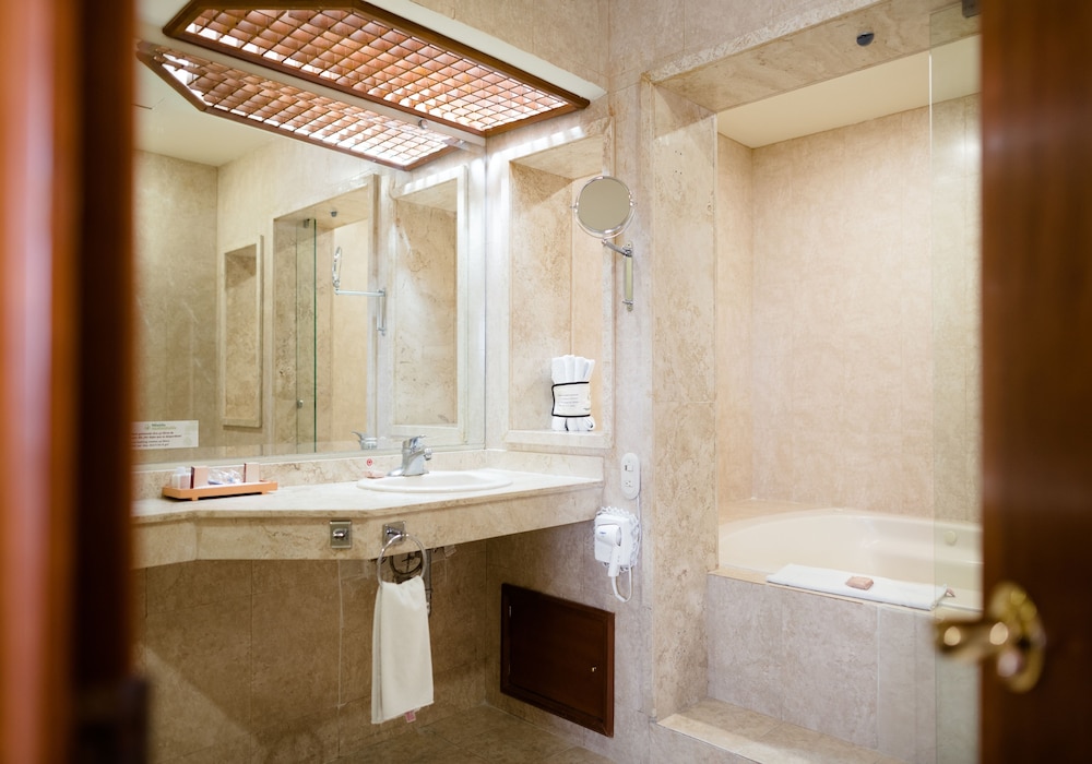 Suite, 1 King Bed (Master) photo 1