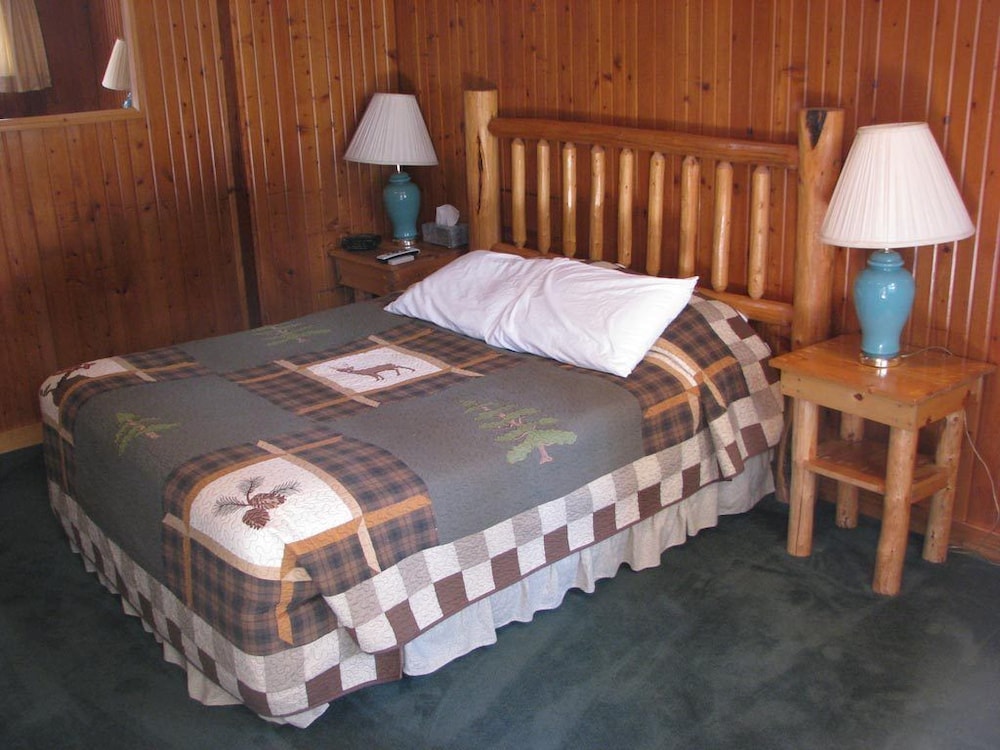 Room 6, 1 Queen Bed