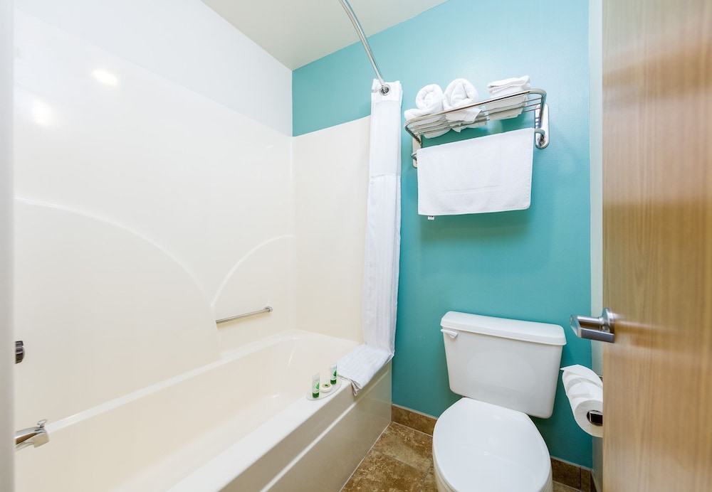 Standard Room, 1 Queen Bed, Refrigerator & Microwave (Non Pet Friendly) - Photo 10