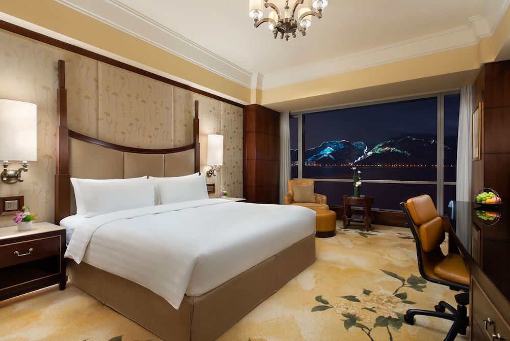 Deluxe Room, 1 King Bed, River View - Photo 4