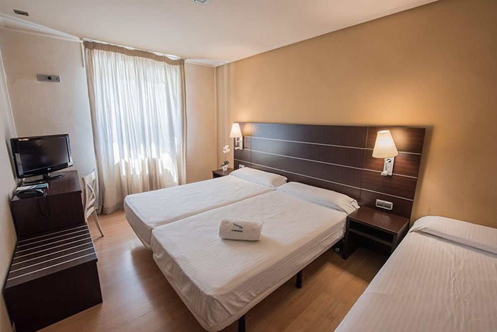Double Room (with extra bed) - Photo 1