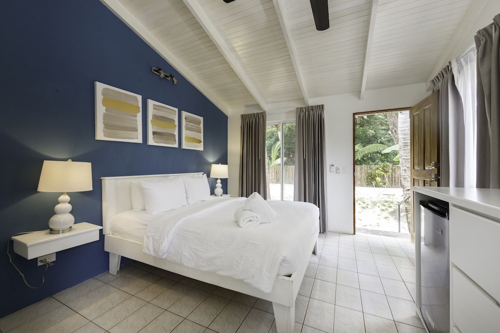 Deluxe Room, 1 Queen Bed - Photo 2