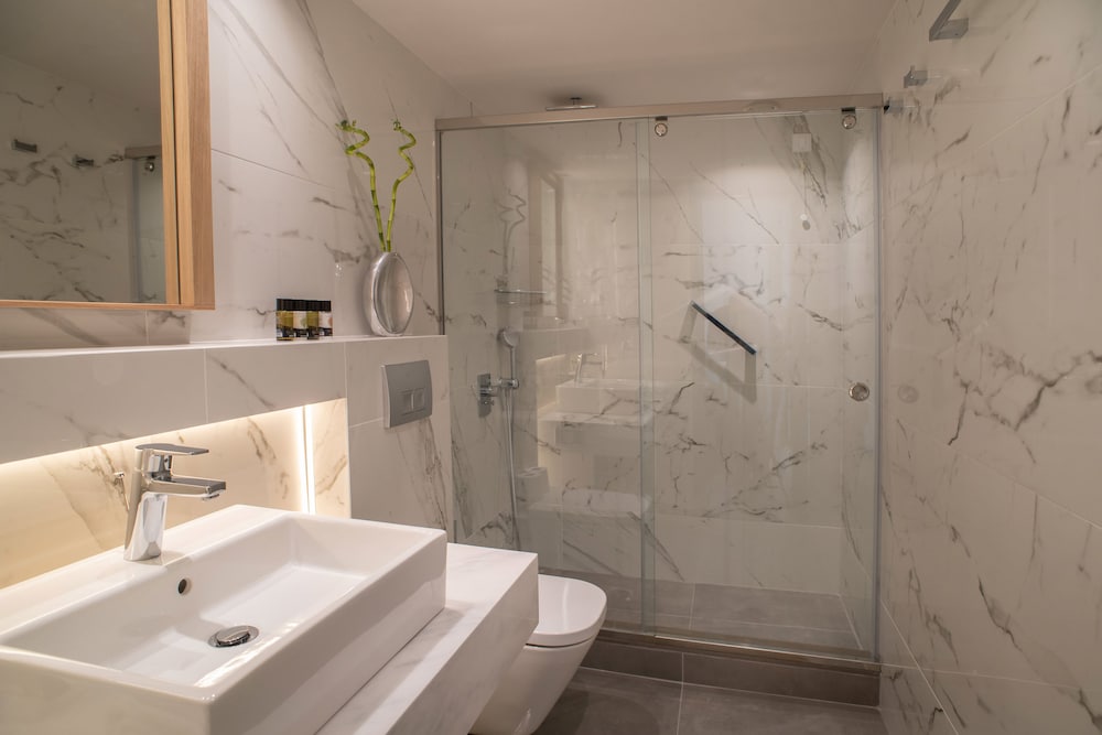 Suite - Photo 5