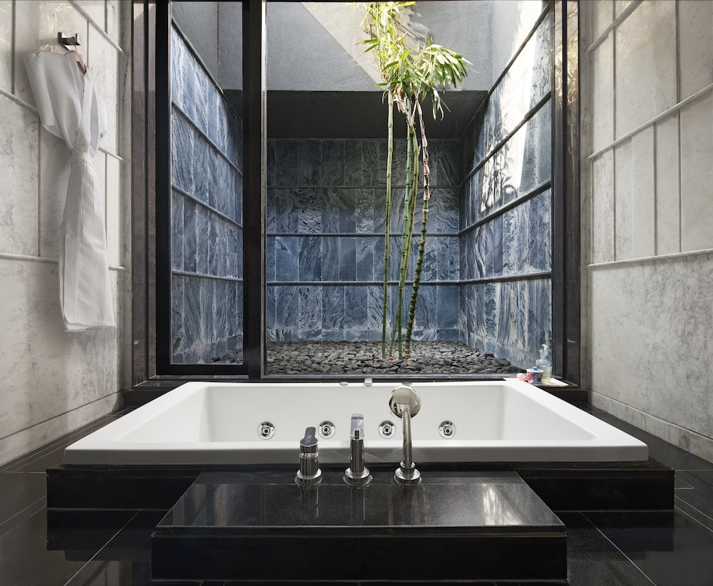 Grand Luxury Suite With Private Sit-out - Photo 2