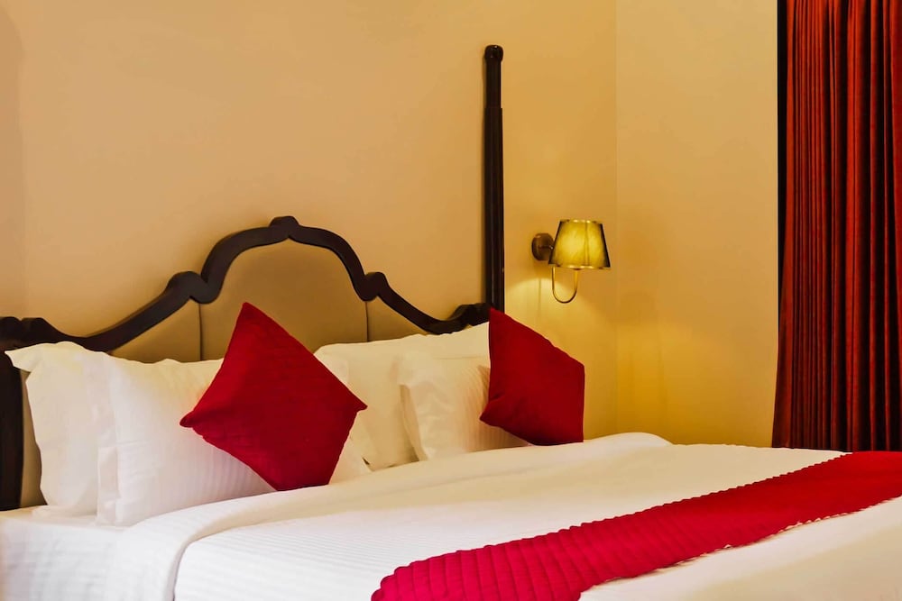 Deluxe Suite, Balcony, Hill View
