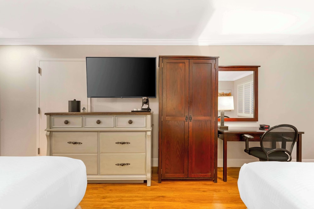 Standard Room, 2 Queen Beds, Accessible, Non Smoking - Photo 5