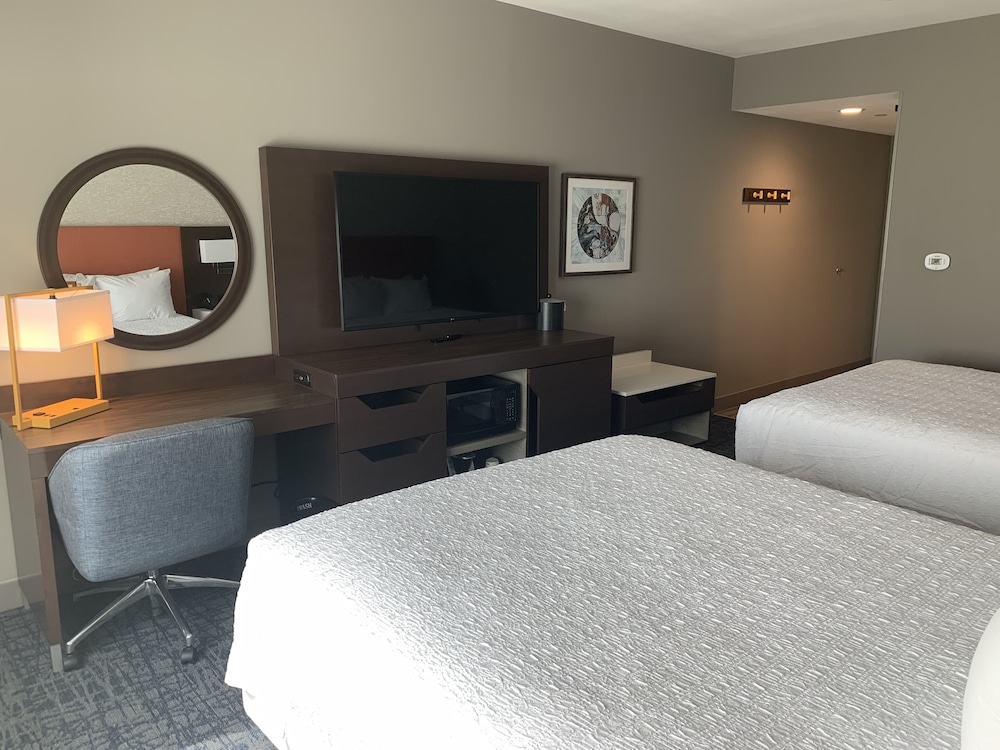 Room, 2 Queen Beds, Refrigerator - Photo 3