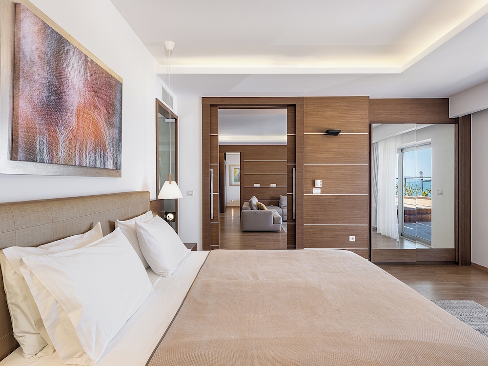 Imperial 2 Bedroom Suite Waterfront
