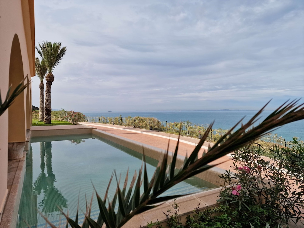 Villa, Multiple Beds