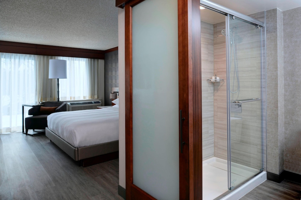Room, 1 King Bed - Photo 3