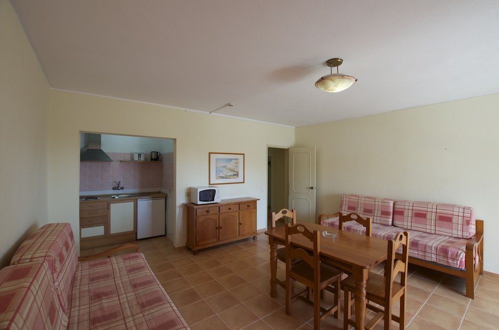 Apartment, 1 Bedroom, Pool View - Photo 9