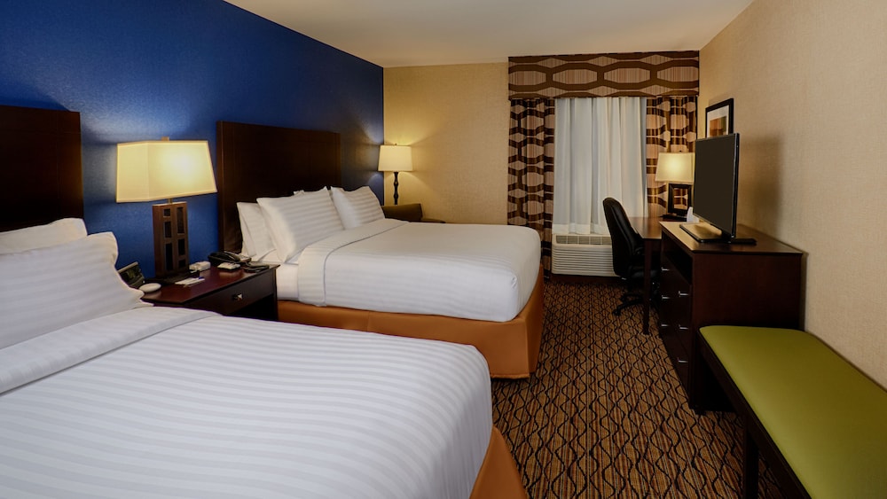 Standard Suite, 2 Queen Beds (Extra Floor Space) photo 2