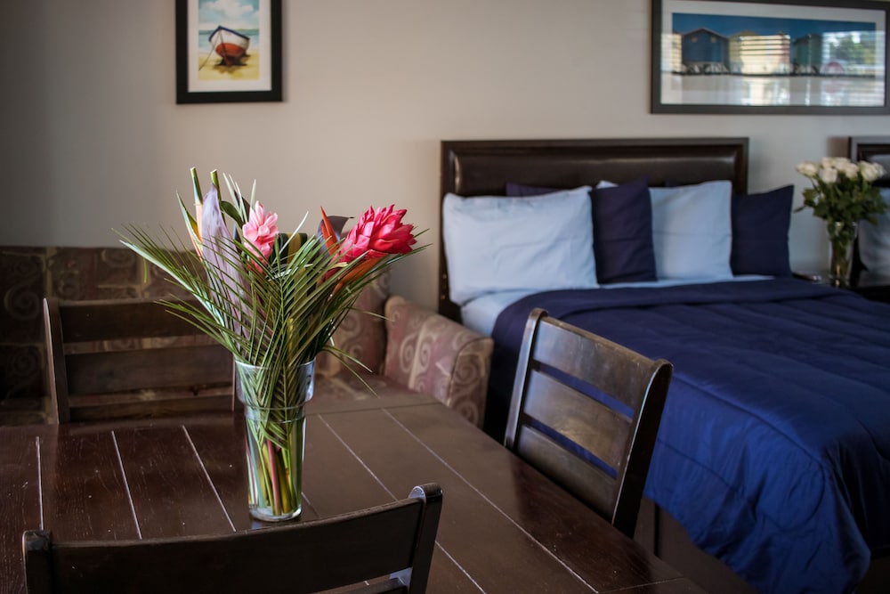 Room (2 Queen Beds and 1 Sofa Bed) - Photo 6