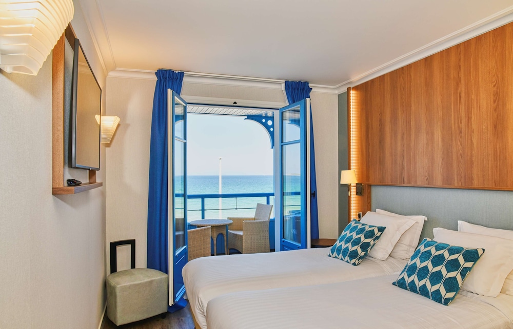Superior Room, 2 Twin Beds, Sea View - Photo 4