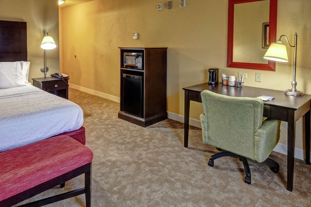 One King Bed, Non-Smoking, Accessible - Photo 1